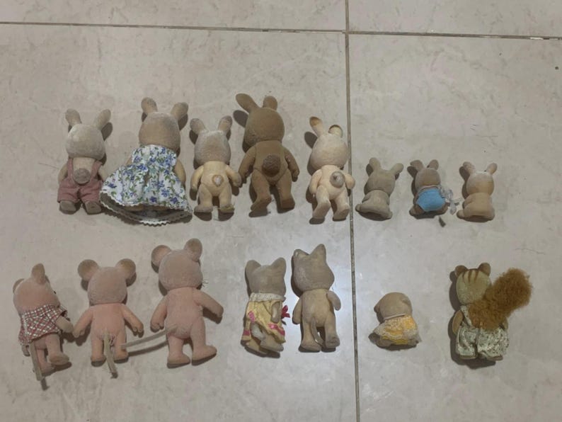 Lote de 15 figuras usadas de Calico Critters o Sylvanian Families imagen 5