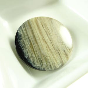Button, beige big shiny