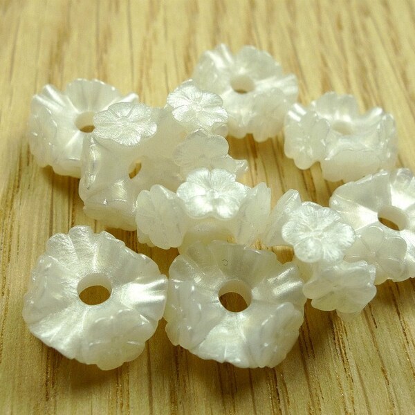 Stackable spacer beads, white flowers 20pcs