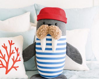 Patrón de costura para peluche de morsa marinera: Decoración náutica para habitación infantil (PDF)