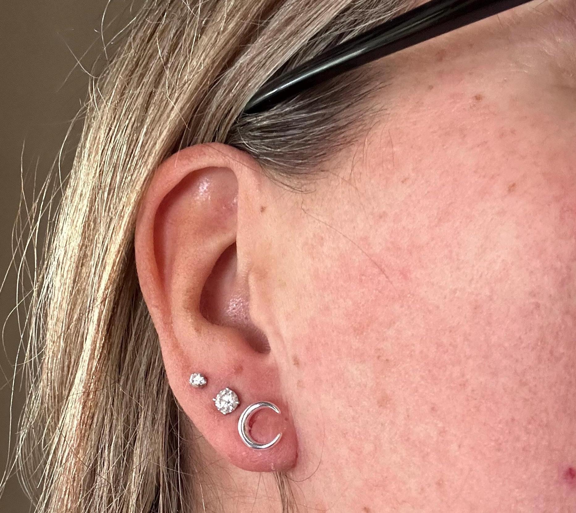 Orecchini a bottone con luna crescente in argento sterling