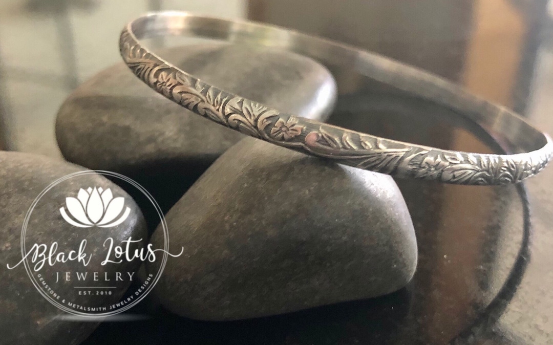 Bracciale in argento con design hawaiano da 5 mm / Bracciale con design a pergamena di famiglia, gioielli in stile isolano, impilabili - Italia