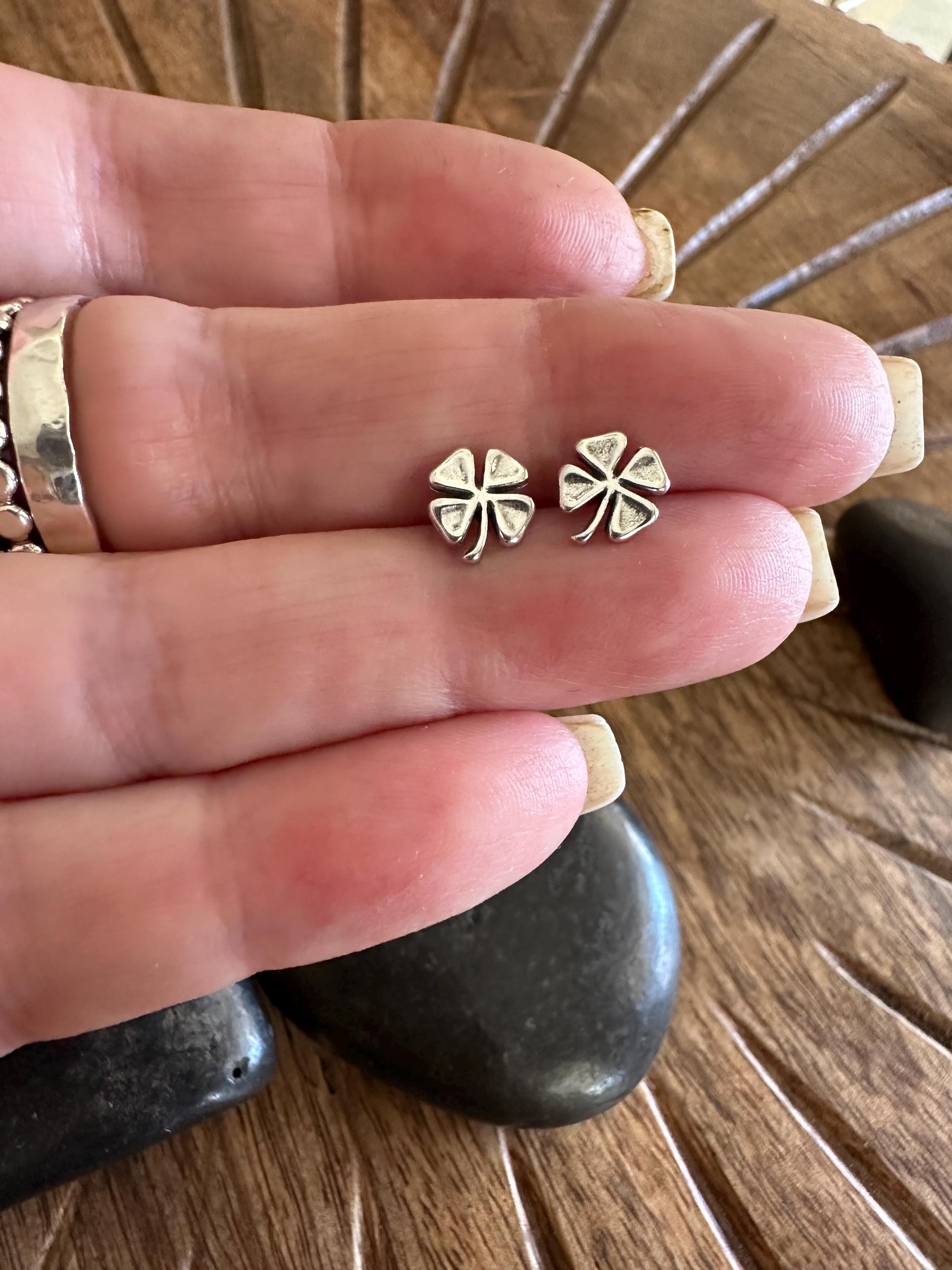 Orecchini a perno in argento sterling 925 con zirconi cubici geometrici