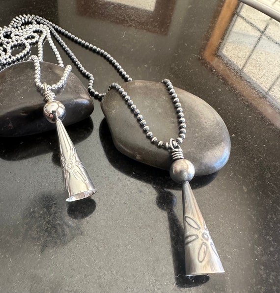 SILVER DESIGN NATIVE NECKLACE /ネックレス The Navajo Squash Blossom Necklace Still Inspires Jewelry