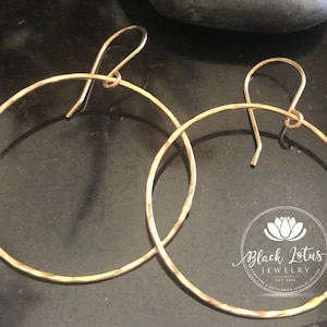 Classic Gold Hoop Dangle Earrings, Circle Earrings, Simple Hoop Earrings, Hammered, Minimalist Jewelry, Thin Gold filled Hoops