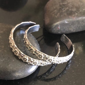 Oorbellen met bloemmotief van sterling zilver, oorringen in Hawaïaanse stijl, sterling zilveren sieraden, zilveren oorringen, oorstekers, bloemoorringen