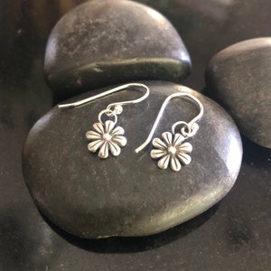 Sterling Silver daisy dangle Earrings, daisy drop earrings, .925 floral earrings, Dainty earrings, I pick you, flower dangles