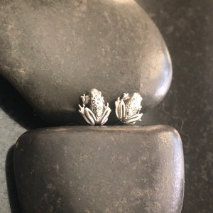 Sterling Silver Frog Stud Earrings, animal studs, .925 tree frog earrings, Dainty earrings, tiny studs