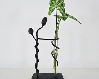 Hand-Forged Plant Propagation Station: Rustic Blacksmith Vase with Leaf Design