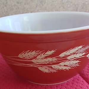 Vintage Pyrex Autumn Harvest Wheat mixing Bowl  C1979-#402