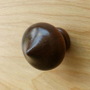 Round Spade Shape Walnut Wood Cabinet Knob