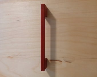 Współczesny uchwyt do szafki z drewna Padauk