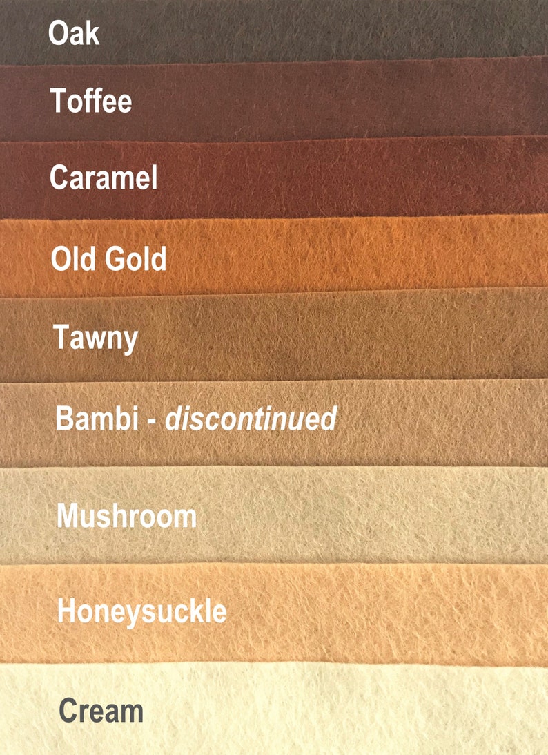 Peut inclure: Un ensemble de neuf &eacute;chantillons de tissu en feutre dans diff&eacute;rentes nuances de brun, beige et cr&egrave;me. Les &eacute;chantillons sont &eacute;tiquet&eacute;s avec les noms suivants&nbsp;: Ch&ecirc;ne, Toffee, Caramel, Or ancien, Fauve, Bambi - discontinu&eacute;, Champignon, Ch&egrave;vrefeuille et Cr&egrave;me.