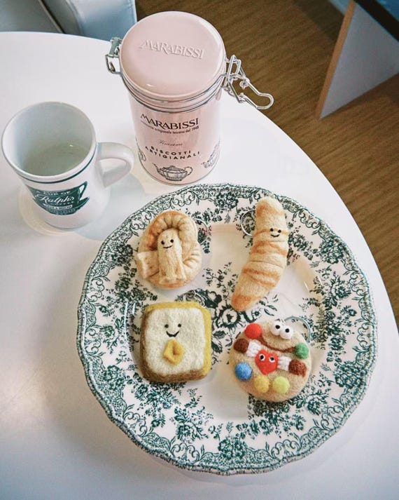 Needle Felt Toast Keychain: Handmade Wool Bread Charm – Breakfast
