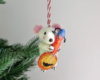 Needle Felt Mouse Ornament – Handmade Wool Music Animal with Lute – Hanging Decor – Biodegradable Ornament