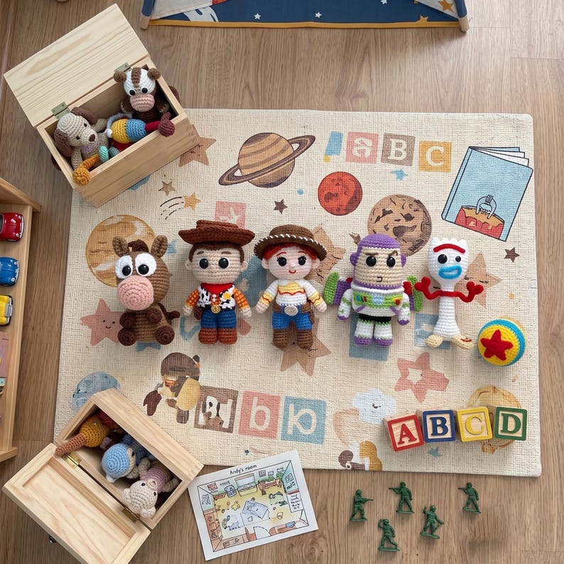 Virkade Toy Story-figurer, Amigurumi Woody Jessie Buzz Lightyear Hamm Rex Plysch, Personlig Babyshower-present Handgjorda Barnkammardekorationer bild 4