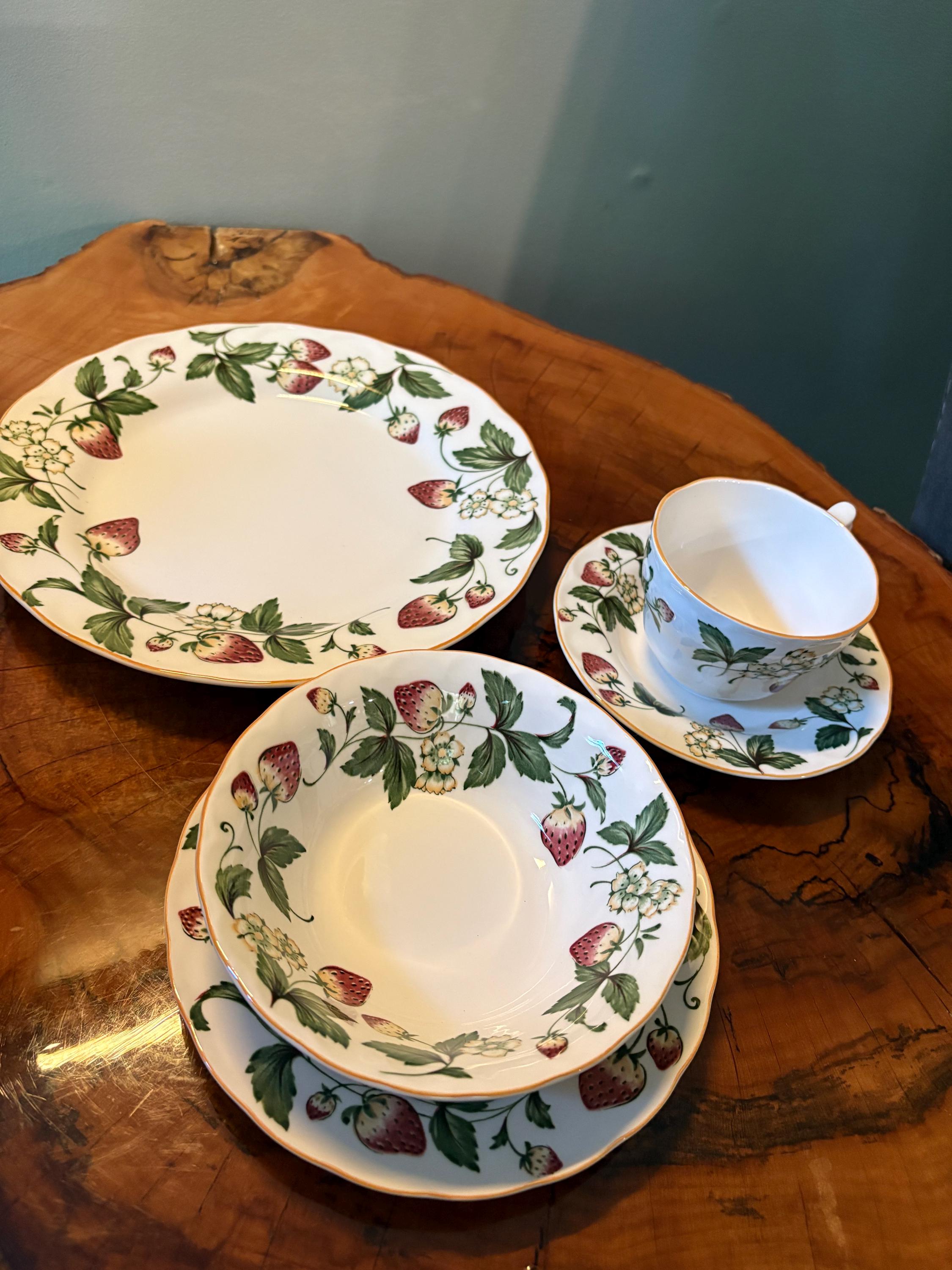 Vintage Strawberry Dinnerware Set - Etsy
