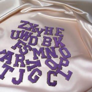 Parche de letras de chenilla dorada de 6,35 cm, termoadhesivo, para chaqueta, monograma DIY