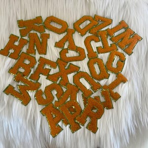 Parche de letras de chenilla dorada de 6,35 cm, termoadhesivo, para chaqueta, monograma DIY