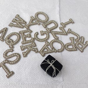 Parches de letras para planchar, calcomanías de letras para ropa, parches con iniciales de perla, parche personalizado con letra de perla para estampación en caliente, parche de letras para coser