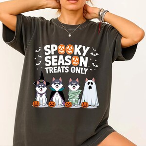 La saison effrayante ne traite que les Husky PNG | Clipart chien Halloween mignon pour sublimation | Sorcière vampire momie fantôme animal de compagnie PNG | Chien drôle Halloween