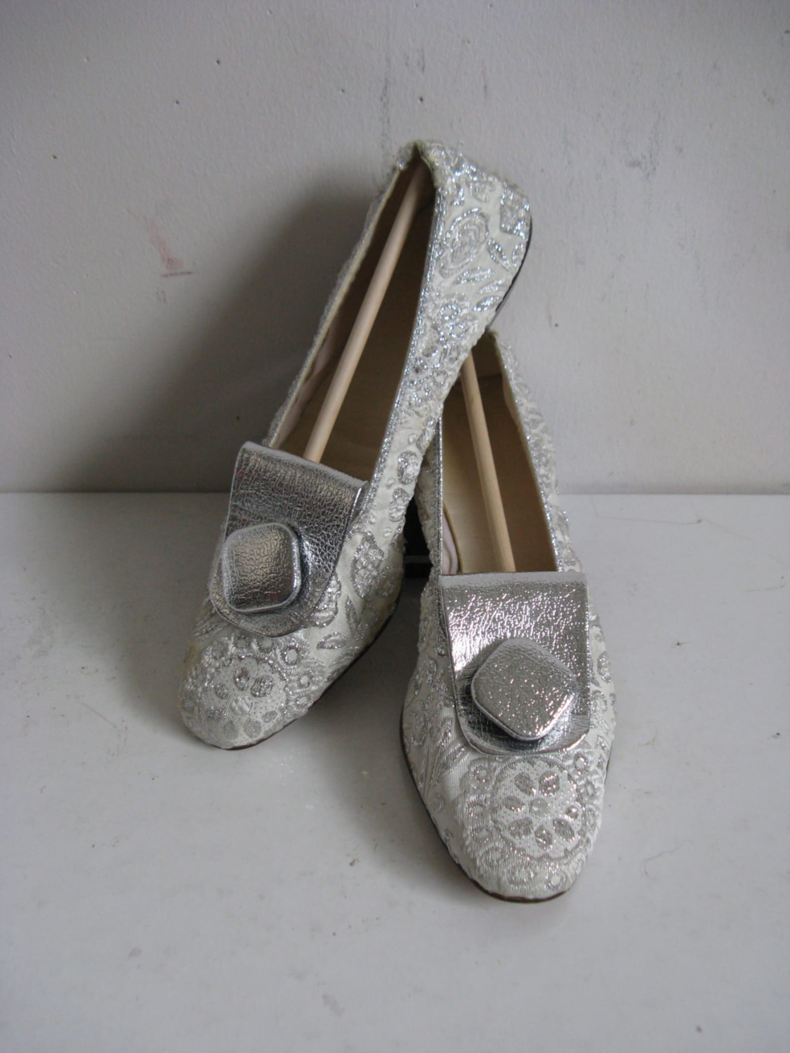 60s vintage silver shoes womens 1960s silver ballet flat shoes 6m 60s vintage silver shoes womens 1960s silver ballet flat shoes 6m