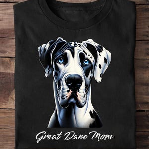 Kvinnlig fånig jätte bedårande stor snäll hundälskare grand danois v-ringad grand danois t-shirt, grand danois t-shirt, grand danois tee