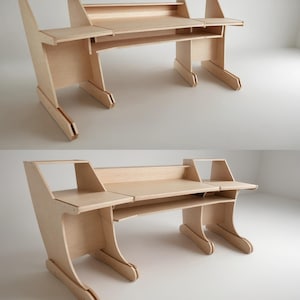 Puede incluir: Un escritorio de madera de color claro con un diseño moderno y único. El escritorio cuenta con una bandeja para teclado, una estantería elevada y estanterías laterales. Las patas del escritorio tienen un diseño curvo. El escritorio es de madera clara.