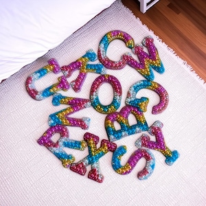 Parches de perlas, parche de estampado en caliente con letras de perlas, parches de letras para coser, letras de bricolaje, parches de perlas, parche de perlas de diamantes de imitación, parche para coser o planchar.