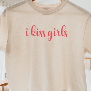 Lesbian Shirt Pride, Kissing Shirt, Boxy Crop Top Comfort Colors Tee, LGBTQ Funny Gay TShirt, Gen Z Pride Graphic Cute Queer Girl T-Shirt