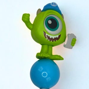 Grünes Monster, einäugig, verängstigt perfekt als Geschenk oder Autogramme im Lieblingsfreizeitpark!