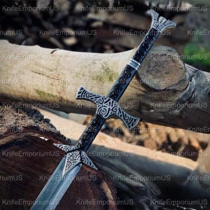 Handcrafted Skyrim Greatsword Replica with Leather sheath –Dragonborn Cosplay Prop,Elder Scrolls Collectible –Custom Engraved Gift for Him