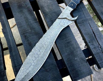 Hand-Forged Damascus Steel Shashka Sword – Collectible with Leather Sheath