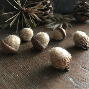 Felted wool acorns, set of 6, Sand Brown, for autumn decoration, tan bowl filler, winter home decor, waldorf children, autumn wedding decor