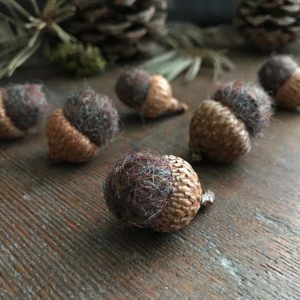 Gevilte wol eikels, set van 6, Rainbow Opal Brown, waldorf voelde eikels, brown voelde bos eikels, eikels, regenboog wol, herfst home decor