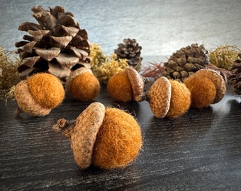 Felted wool acorns, set of 6, Fox Brown, waldorf acorns, brown felt acorns, woodland birthday decor, teacher gifts, acorn autumn decoration