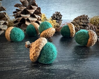 Felted wool acorns, set of 6, Pine Green, dark green felt acorns, winter home decor, green woodland home decor, autumn centerpiece