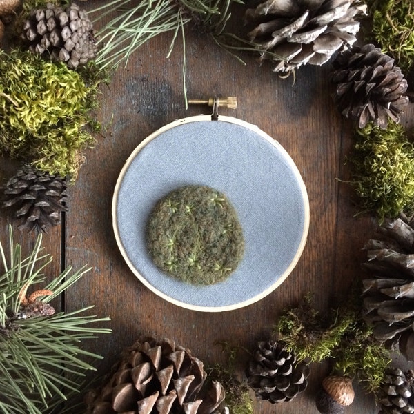 Star moss embroidery hoop, mossy wall decor made with felted wool and upcycled dusty blue linen, 4.5 inches