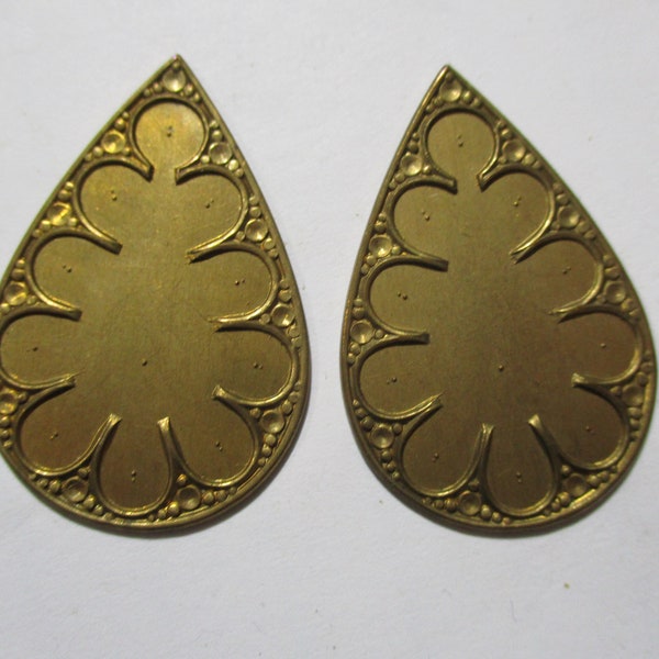 2 Vintage Raw Brass Tear Drop Shape Stampings/Jewelry/Earring Components,Heavy Struck Brass, Not Drilled, 37mm by 25mm, Flat Back, 1 Pair