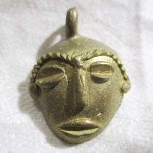West African Tribal Ashanti Mask Pendant Drop, Cast Bronze, Ethnic Jewelry Finding, Handmade in Southern Ghana, 25x21mm, 1 piece (b1)