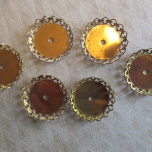 Vintage Brass Crown Settings, Round Crown Bezels, Stamped Patina Brass Frame Findings, Jewelry Component, 2mm Center Hole, 23mm Size, 6 Pcs.