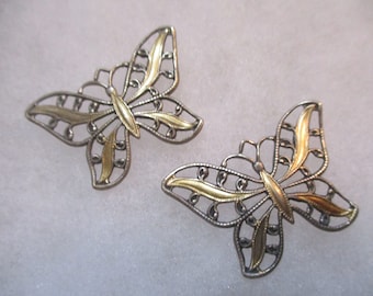 2 vintage filigraan vlinder/mot, 2 toon antiek goud en verzilverd Dapt gestempeld messing sieraden componenten/bevindingen, 30 mm bij 20 mm, 1 paar