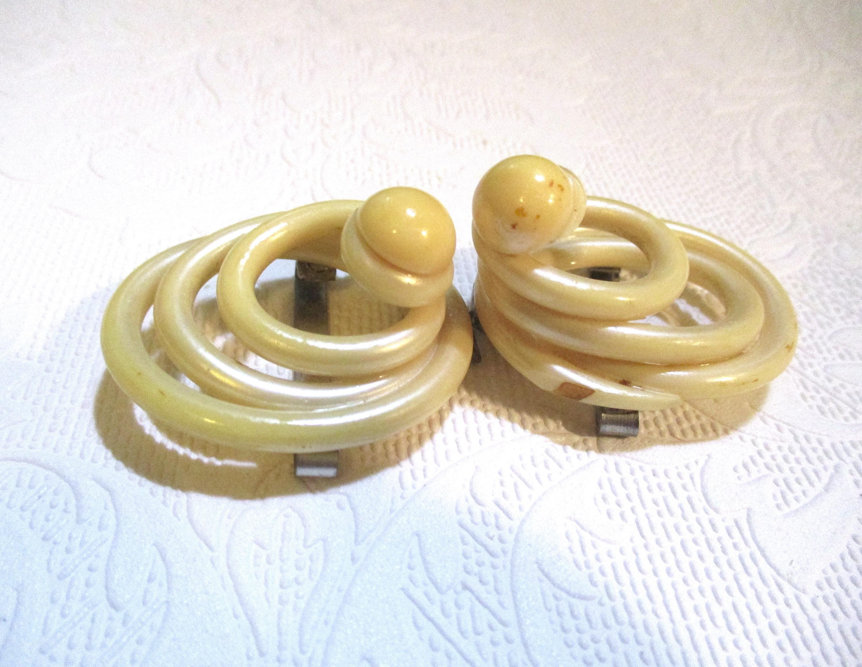 Abstract Spiral Wood Look Belt Buckle Vintage Design Plastic Spiral Modern Abstract Sculptural Art Shape Swirl Spiral Hippie 80s  main image 4