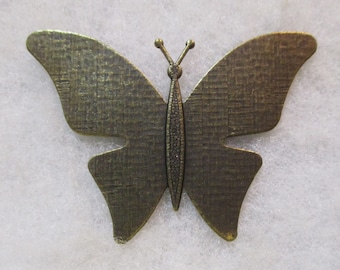 Mariposa vintage; acabado en latón envejecido sobre acero, componentes/accesorios/adornos/adornos decorativos para joyería, 2 1/4" x 1 5/8", 1 pieza.