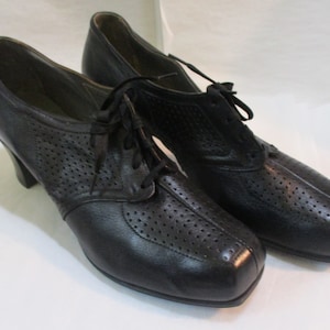 Women&#39;s Vintage 1930&#39;s Black Crushed Kid Leather Oxford Lace Shoes &quot;Tarsal Tred Shoes&quot; by The H.C. Godman Co., Unused/Original Box, Size 10A
