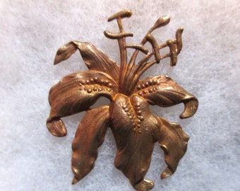 Vintage French Art Nouveau Lily Flower Stamping, Realistic Quality Die Struck Raw Patina Brass Jewelry Component, 36mm by 32mm, 1  Piece