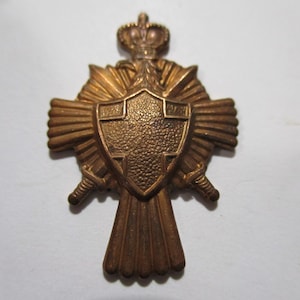 Medieval Heraldic Emblem Royal Coat Of Arms Eagle Shield And Crown: Vintage Solid Die Struck Brass Jewelry Component, 29mmx20mm, 1 pc.
