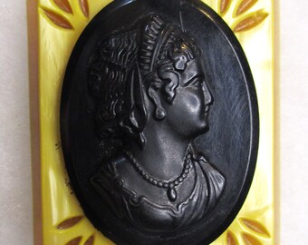 Early 20th Century Celluloid and Plastic Cameo Brooch Pin, 2