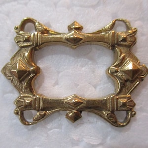 Conector/eslabón/componente de joyería/fornitura de pulsera de latón crudo troquelado francés vintage, 27 mm de largo, 19,5 mm de ancho, 4 presillas, centro abierto, 1 pieza.