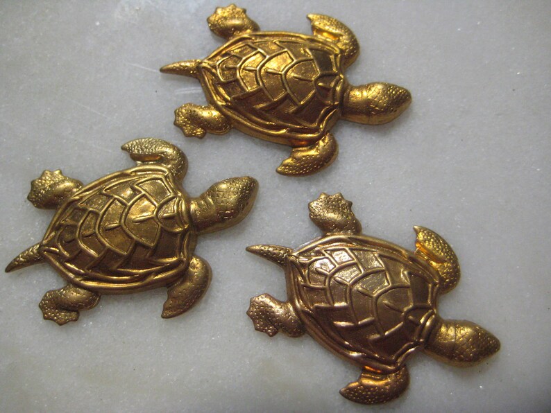 Vintage Turtle Stamping 1 pc. Decorative Embellishment Stamped Raw Detailed Brass Tortoise Jewelry Component Scrapbooking Supply 36x25mm
